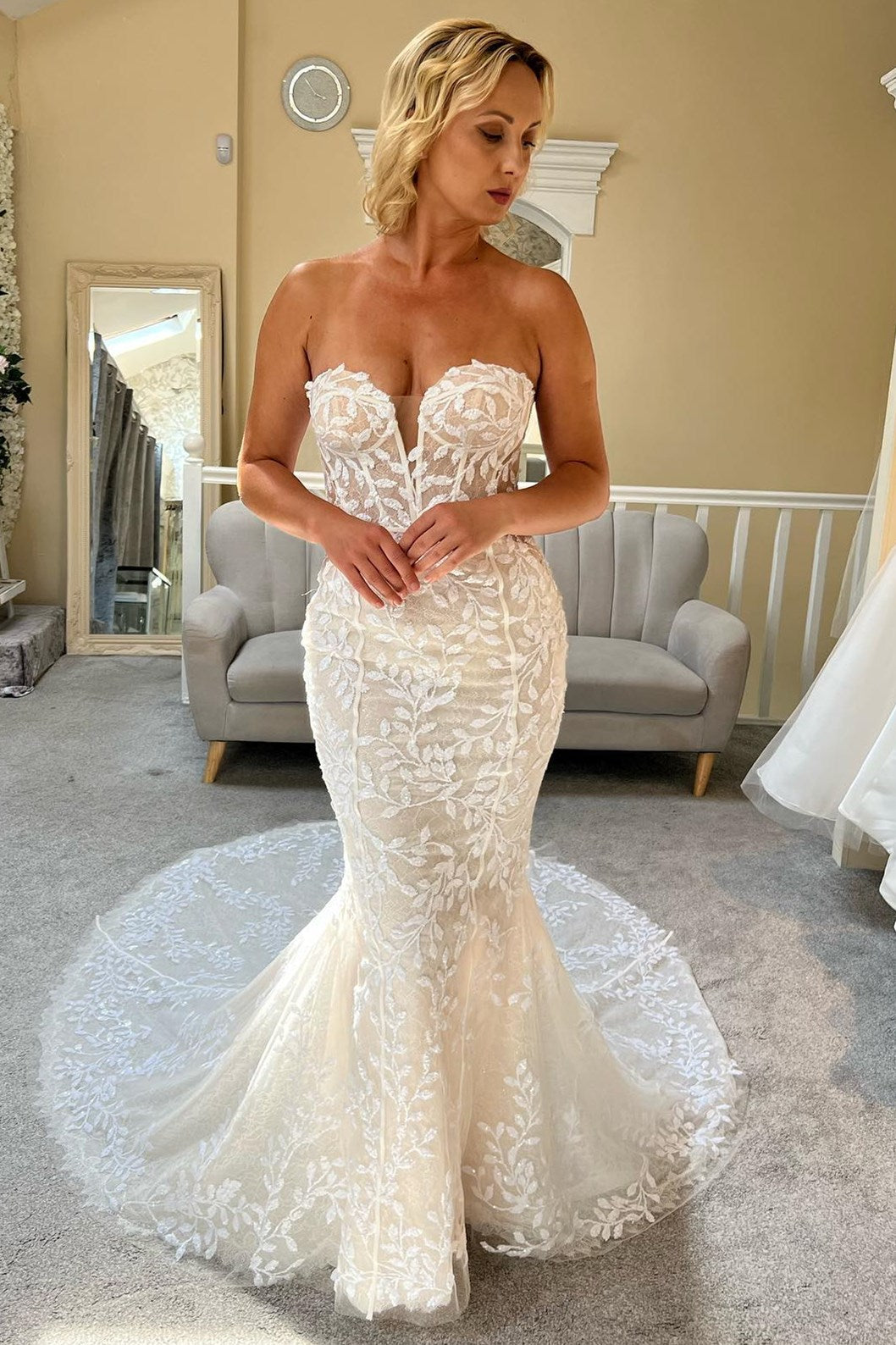 Ivory lace hotsell mermaid wedding dress