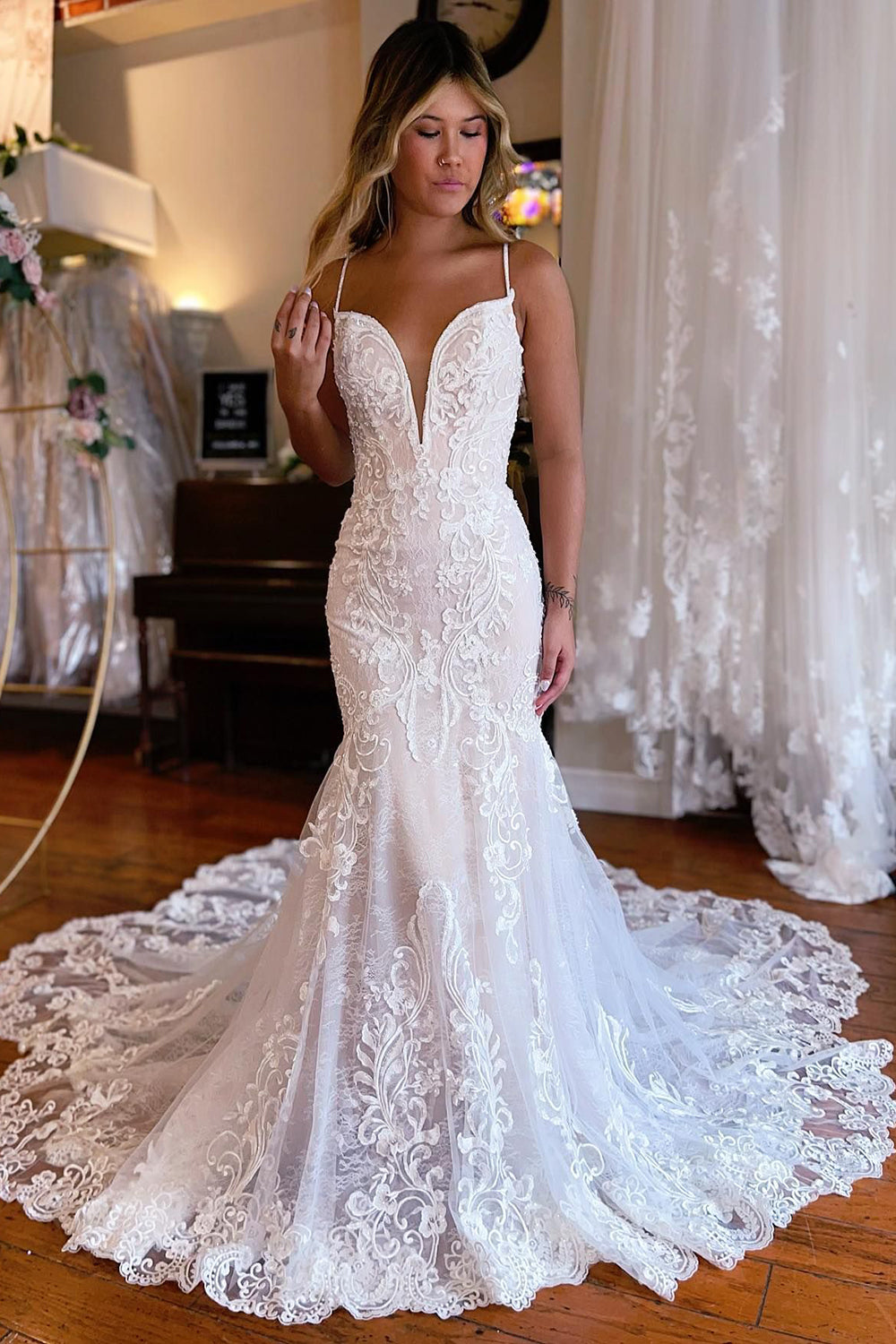 YY Lace Mermaid Wedding Dresses Spaghetti Straps Sexy V-Neck Backless  Appliques Sleeveless Button Long Sweep Train Bride Gown Ivory, Ivory, 2 :  : Clothing, Shoes & Accessories