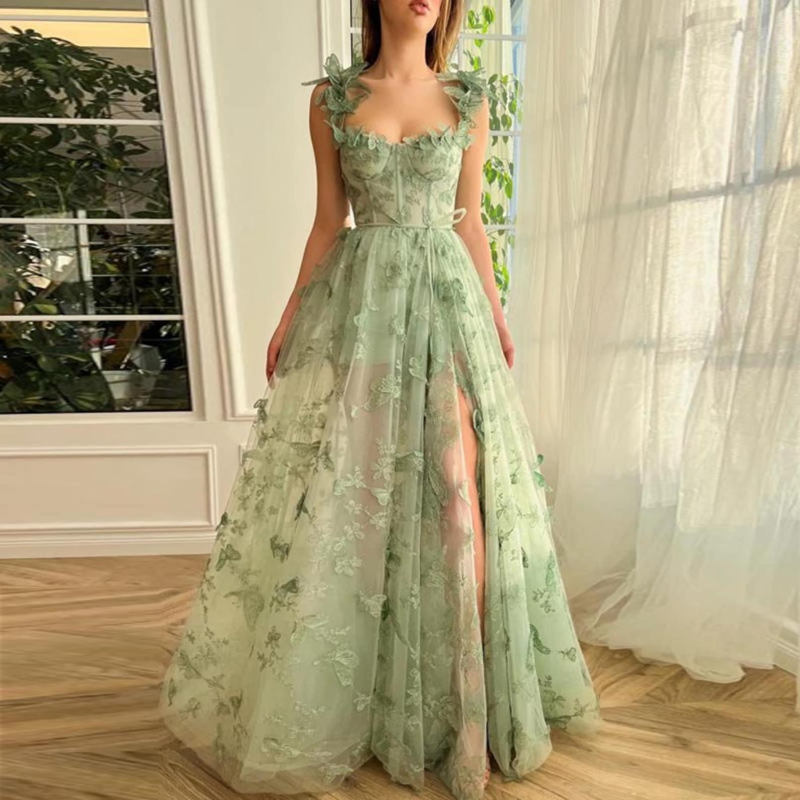 Green prom dress outlet with slit