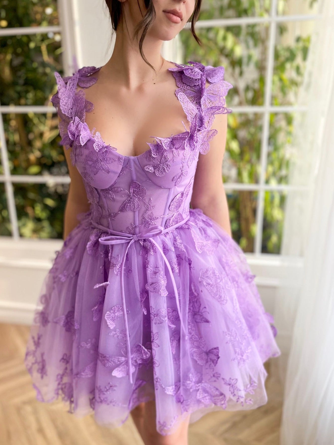 Short dress with outlet tulle