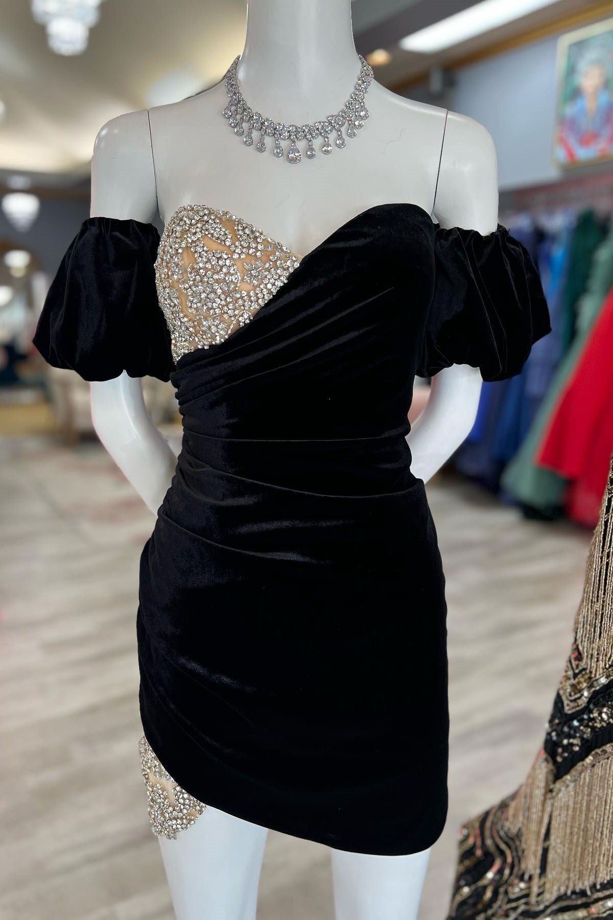 Black velvet sweetheart clearance dress