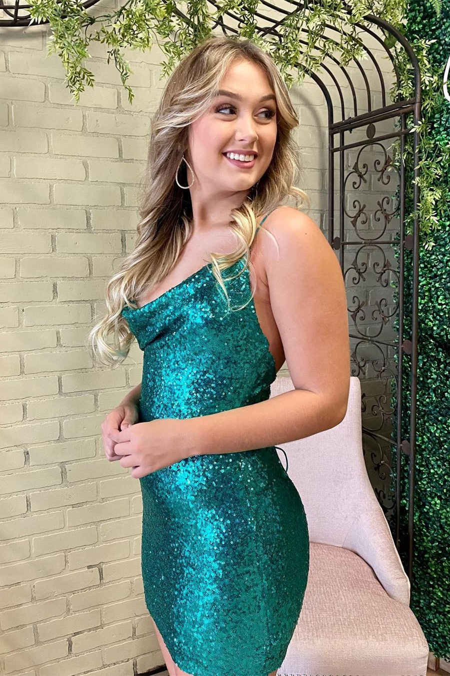 Crew Neck Emerald Green Sequins Short Homecoming Dress