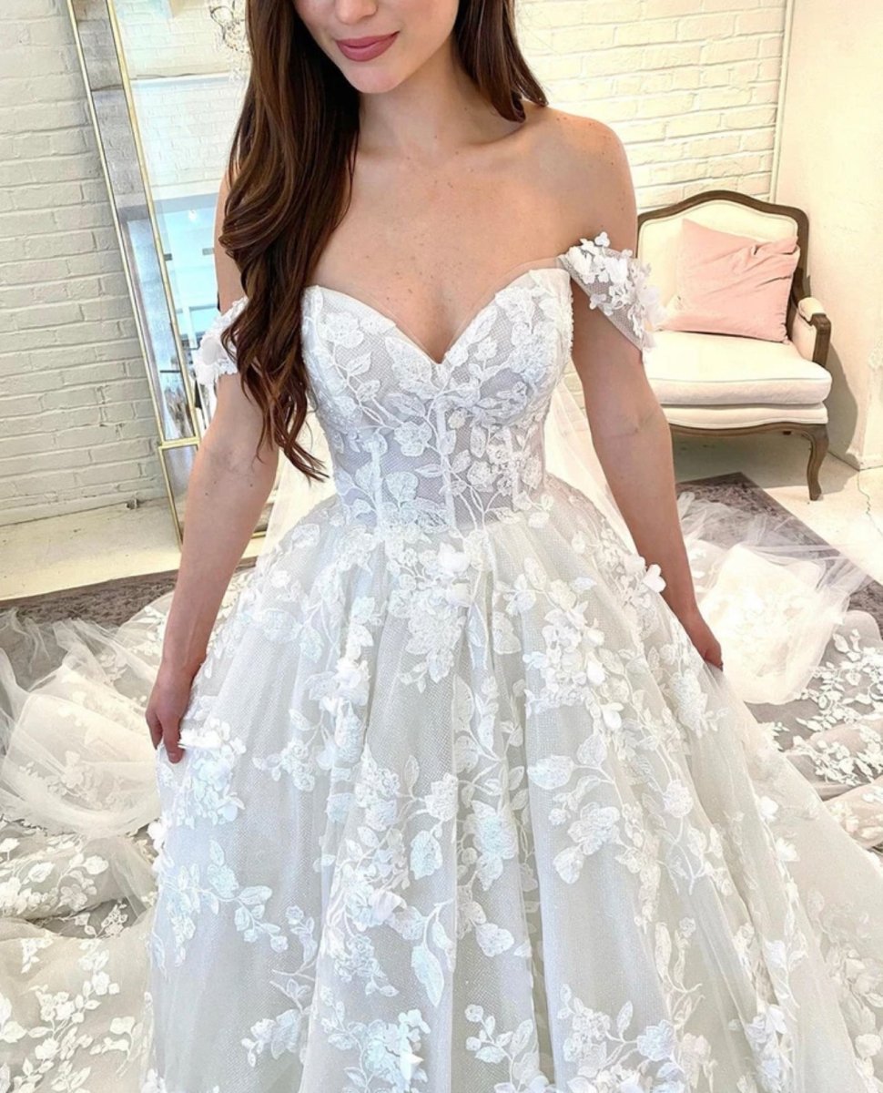 Gorgeous Ball Gown Sweetheart Lace Tulle Wedding Dresses - KissProm