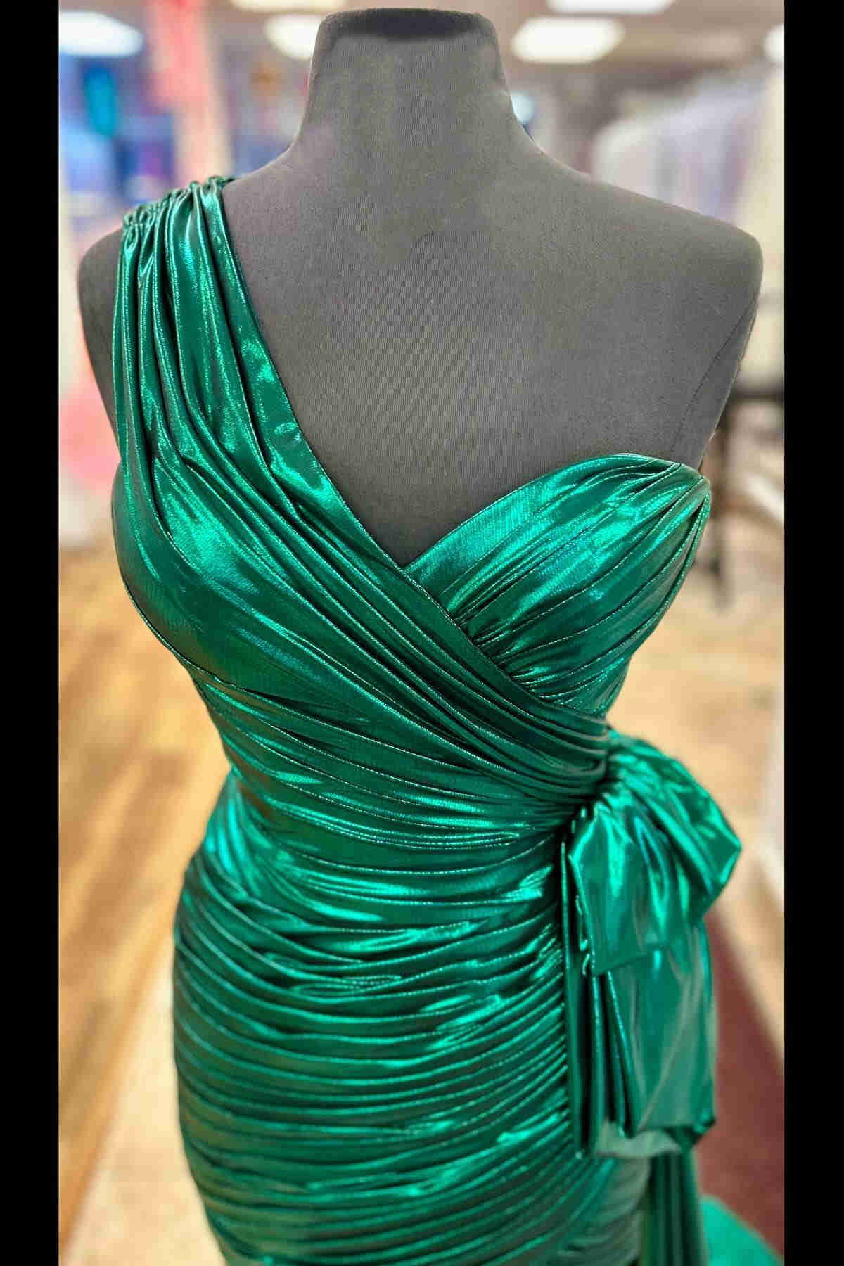 Lorie | Metallic Green One-Shoulder Ruched Homecoming Dress