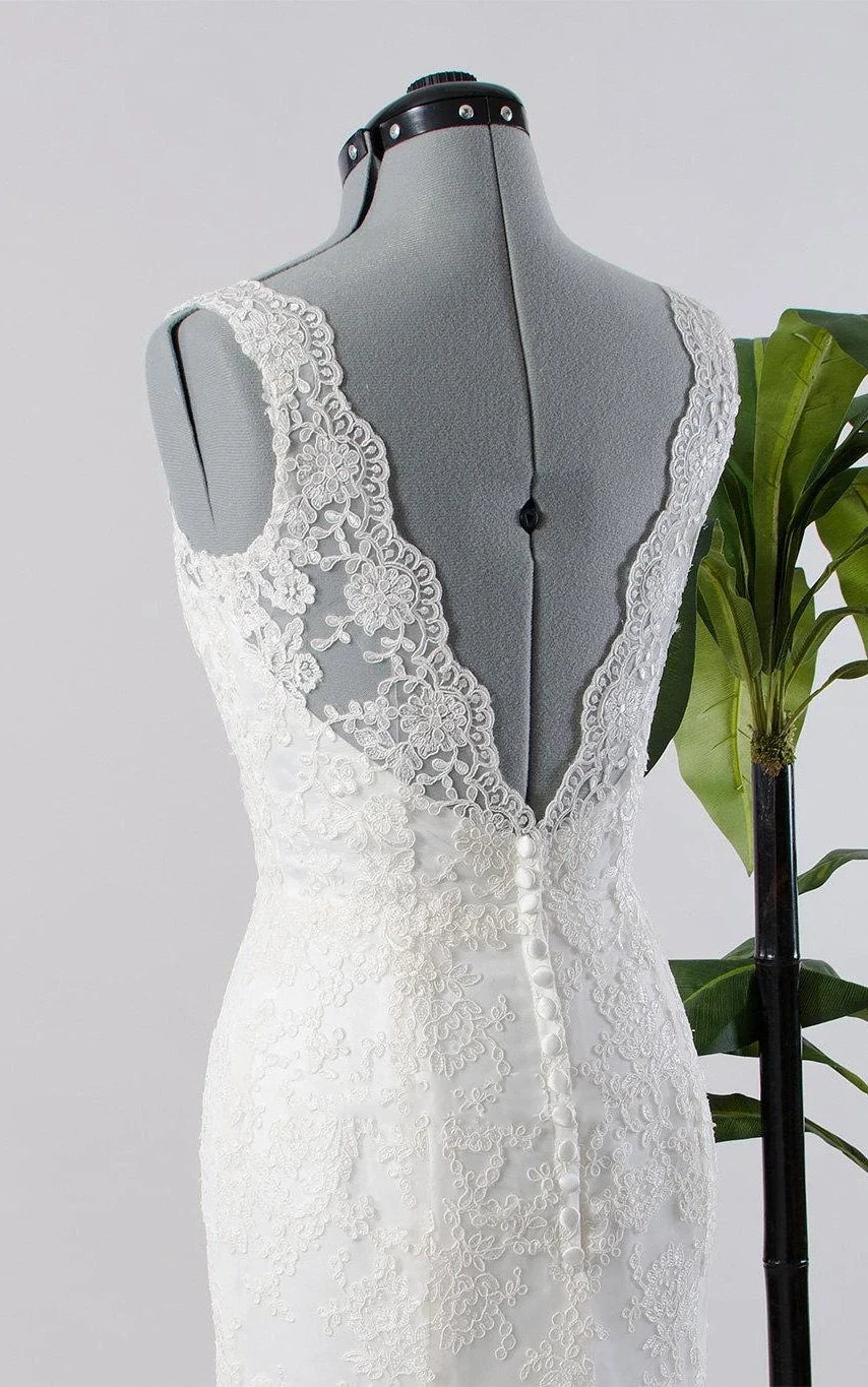 Mermaid Sleeveless Lace Appliques Backless Sexy Wedding Dress with Sash