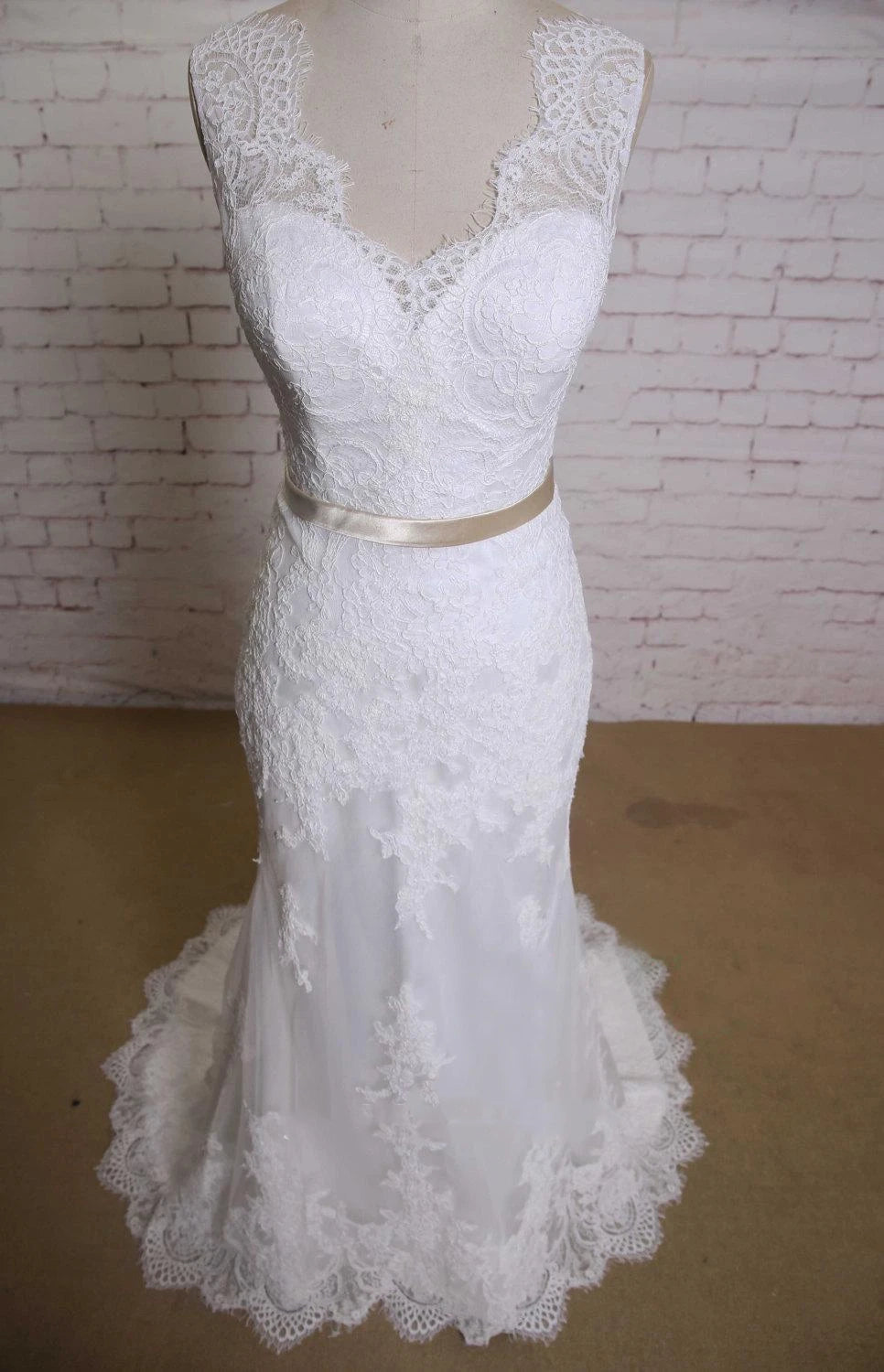 V-Neck Sleeveless Lace Mermaid Wedding Dress With Satin Sash