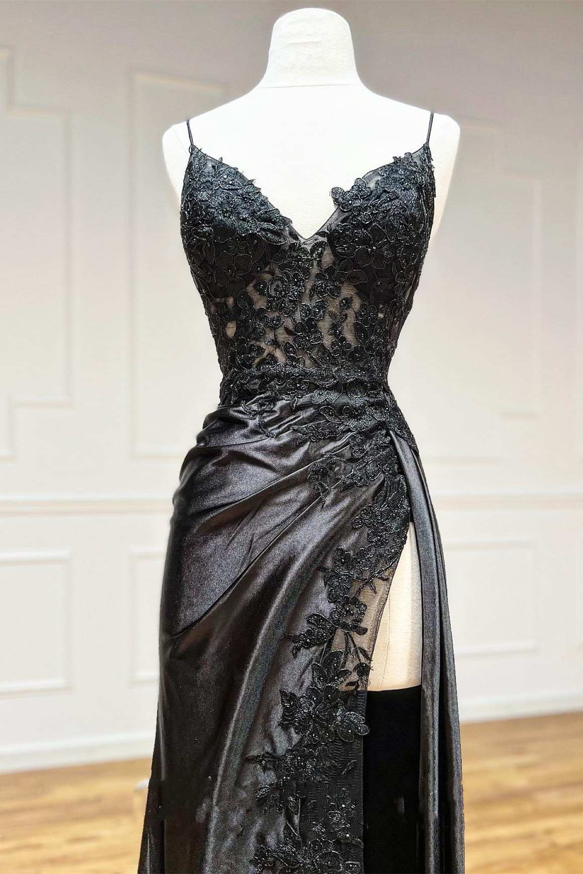 Beatrice Sheath Black Long Appliques Prom Dress